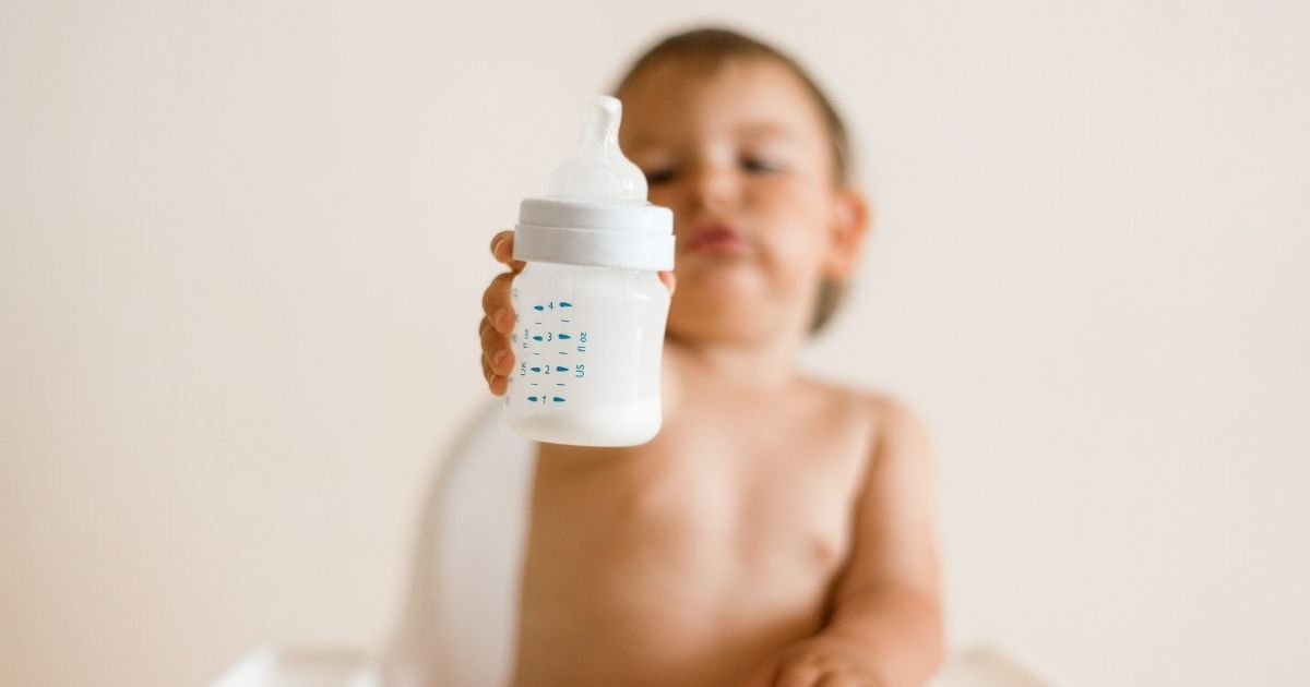 10 Best Feeding Bottles in India for Mess-Free Feeding