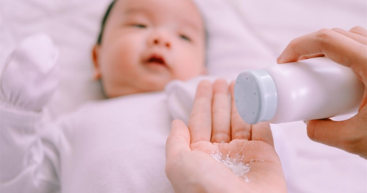 16 Best Baby Powder Brands in India for Your Little One
