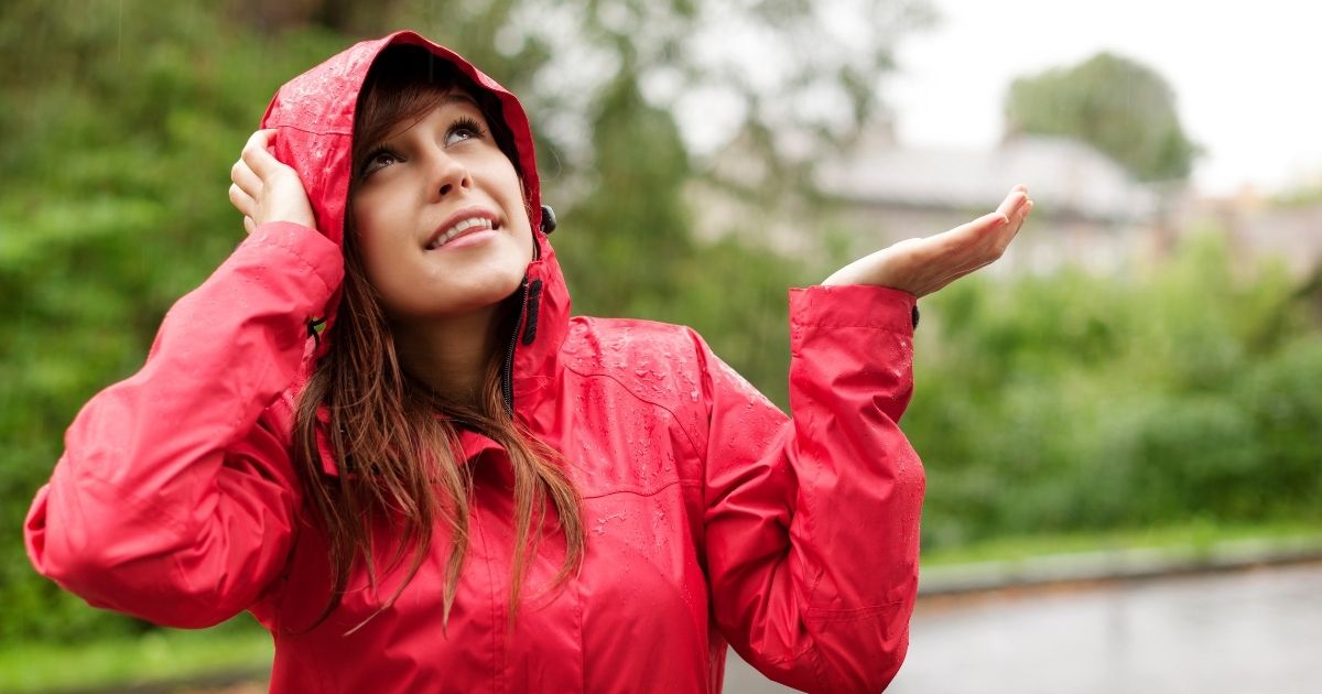 8 Best Raincoat Brands in India for the 2025 Monsoon Season