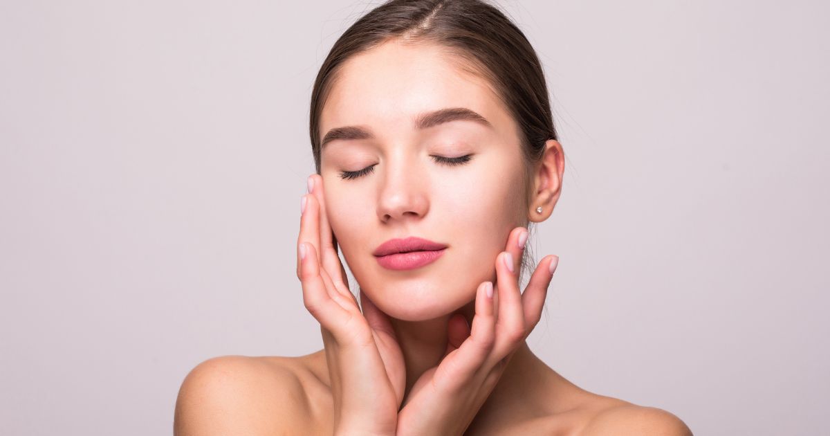 16 Best Skin Whitening Face Washes In India 2025 » Cashkaro
