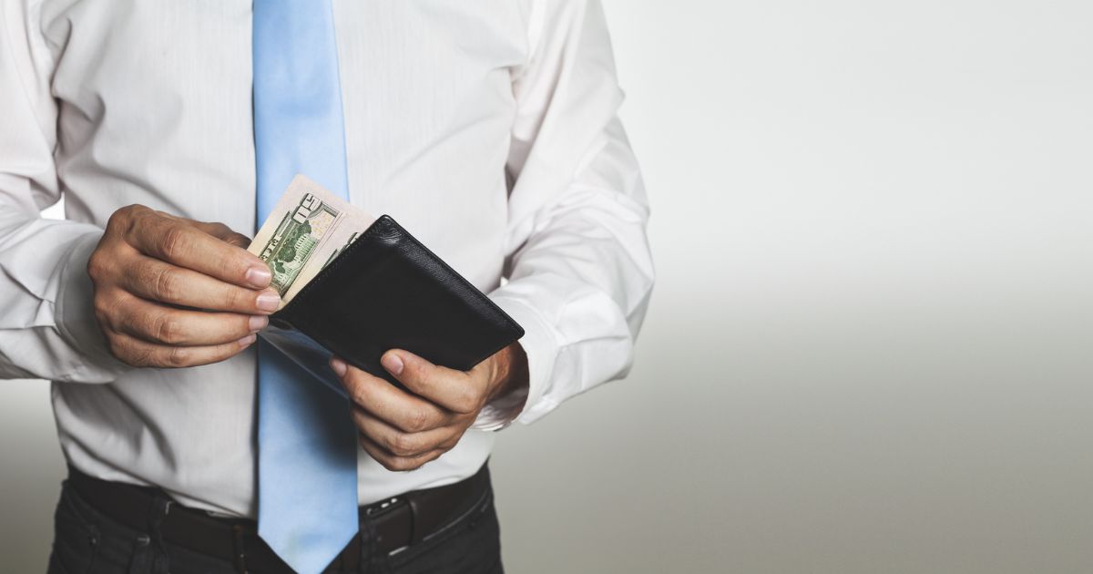 19 Best Wallet Brands for Men in India (Find Our Top Choices!)