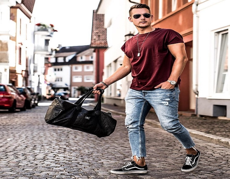 7 Best Brands for Ripped and Distressed Jeans That You Must Have