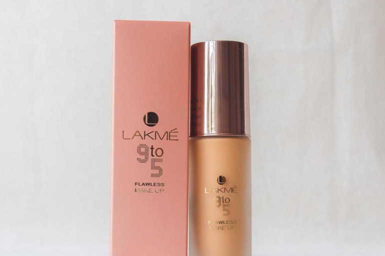 Review Of Lakme 9 To 5 Flawless Makeup Foundation for Oily Skin
