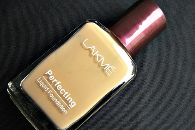 Lakme Liquid Foundation Review: Shades, Price & How to Apply