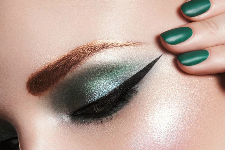 How to Apply Winged Liner Like A Pro?
