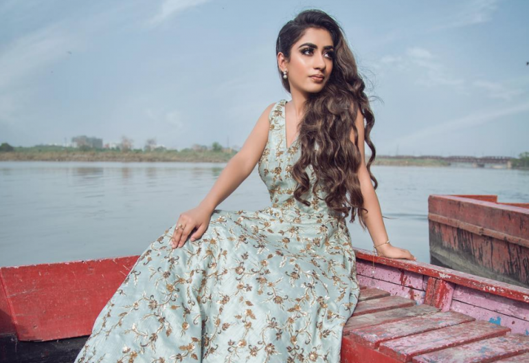 Top 10 Divyun Nanda Looks & Styles